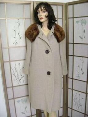 PRE-OWNED BEIGE CLOTH & SHEARED BEAVER FUR COAT JACKET WOMEN WOMAN SIZE 6-8 S-M